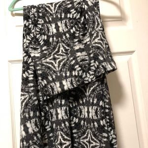 Small Black and white Lularoe Tie Dye Maxi.